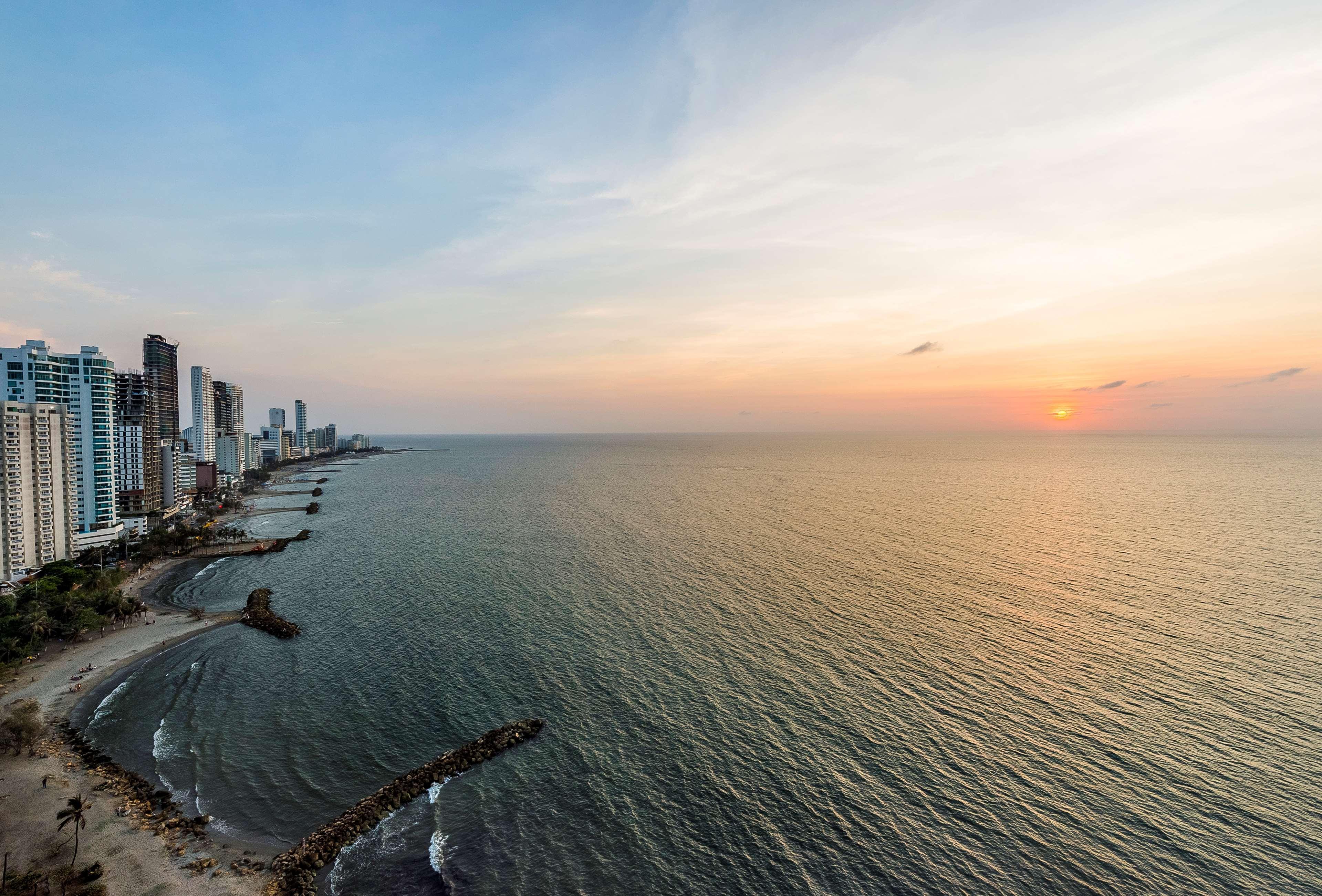Hotel Hyatt Regency Cartagena Esterno foto Sunset at Pattaya Beach