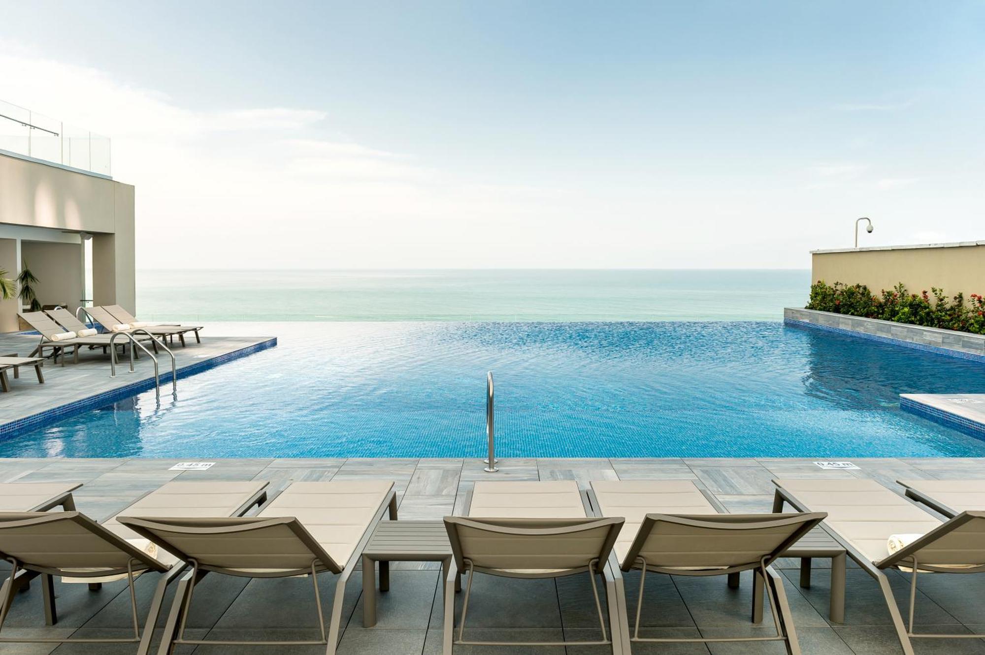 Hotel Hyatt Regency Cartagena Esterno foto Infinity pool at the hotel